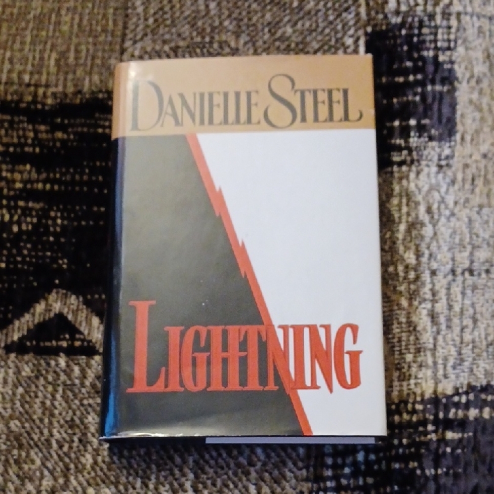4/$40 "Lightning" by Danielle Steel - Hardcover Novel With Book Jacket